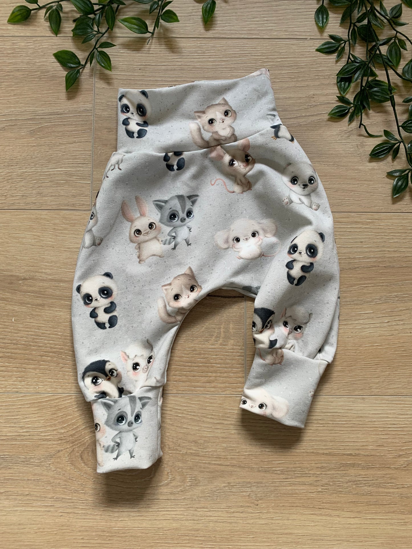 Bukser m/ søde dyr, str 50/56 🌸