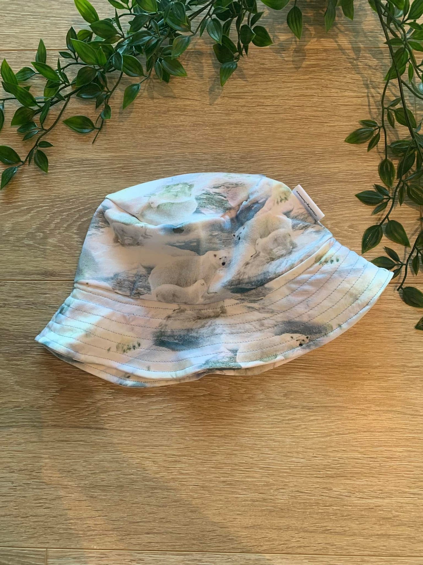 Bøllehat m/ isbjørne, str 2-4 år 🐻❄️