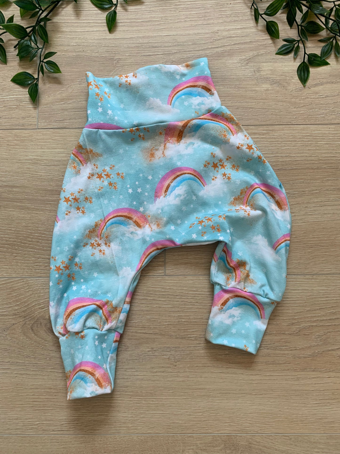 Bukser m/ regnbuer, str 62/68 🌈