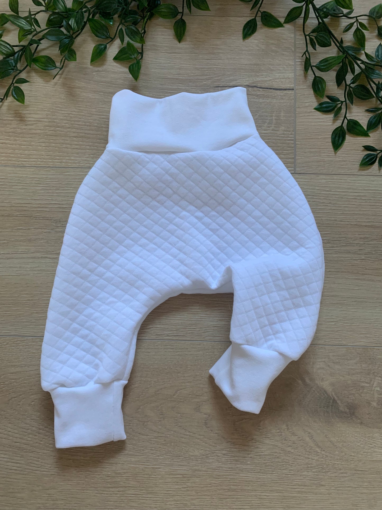 Bukser i hvid quilt, str 50/56 🕊️