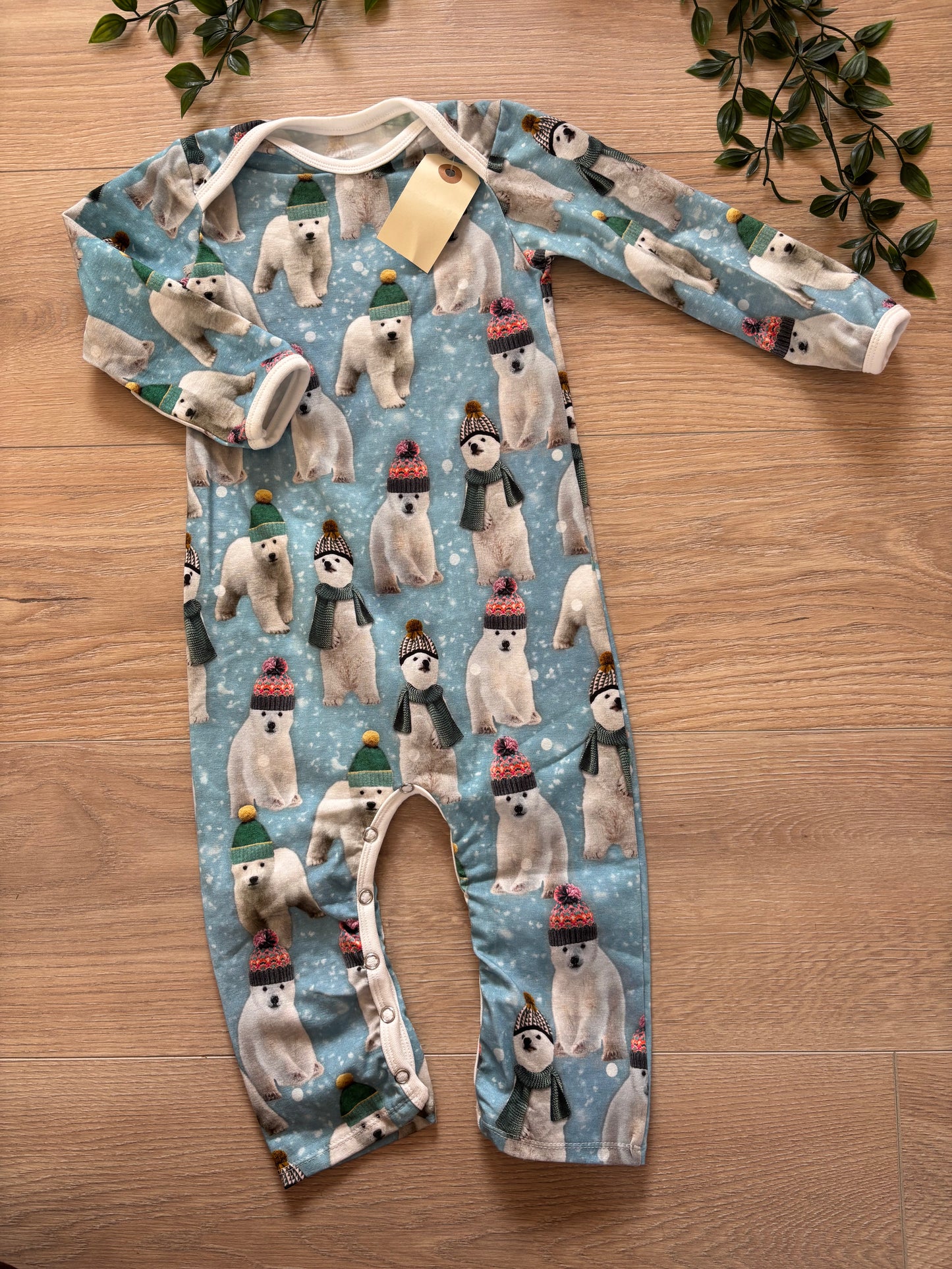 Heldragt m/ isbjørn m/ hat, str 80 🎄