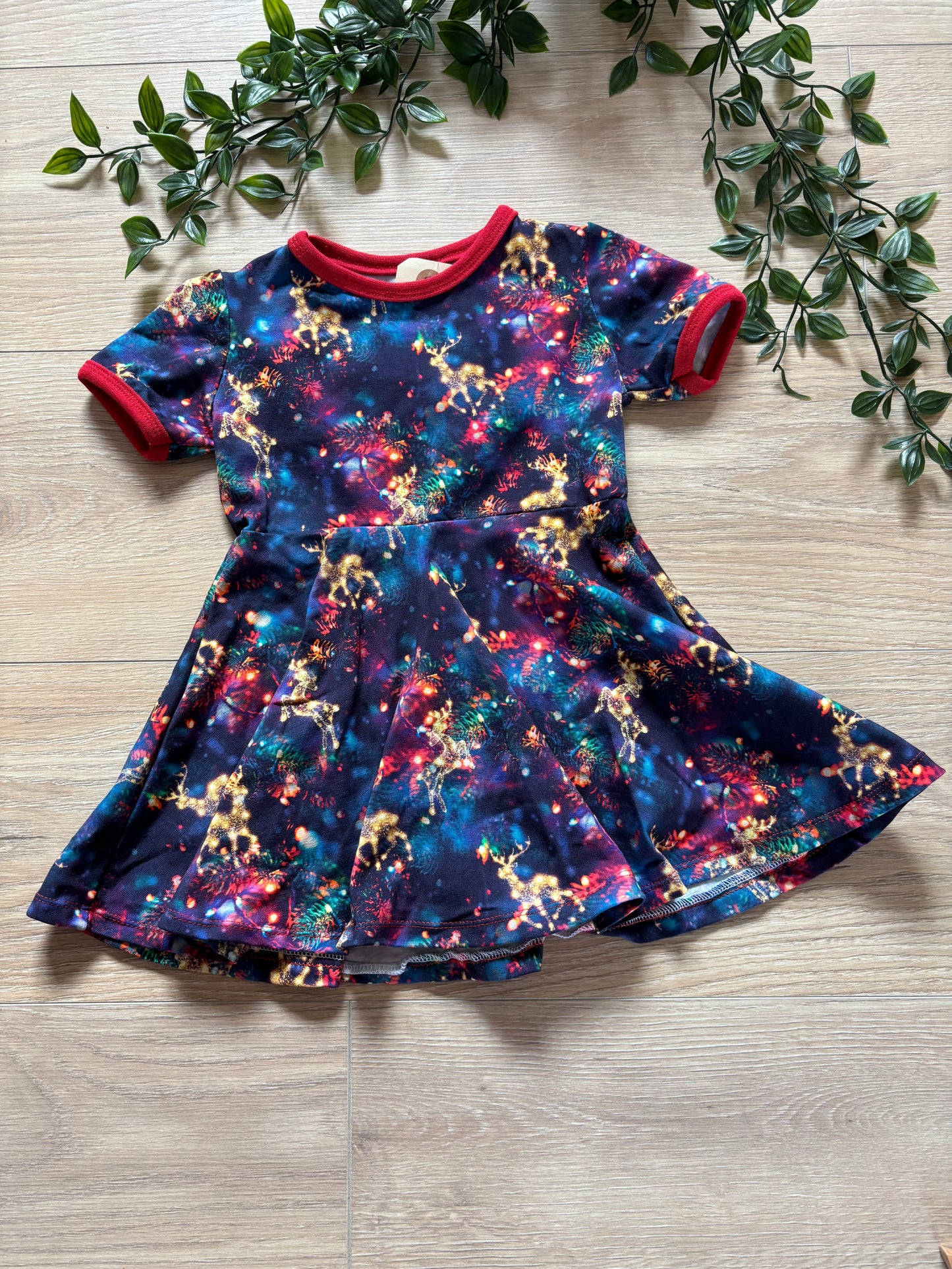 Kjole m/ lys rensdyr, str 80 🎄