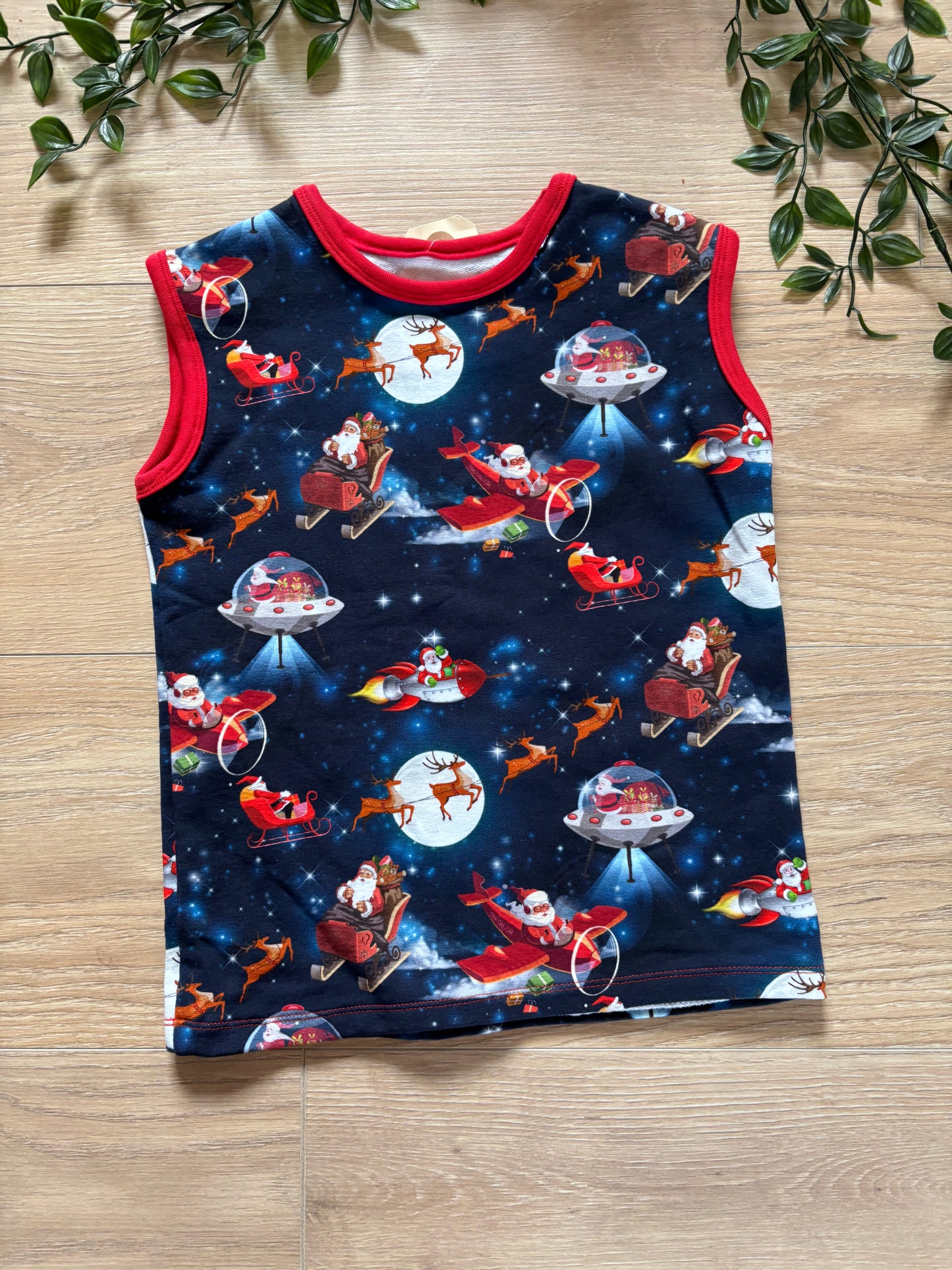 Undertrøje m/ julemand i rummet, str 92/98 🎅🏻