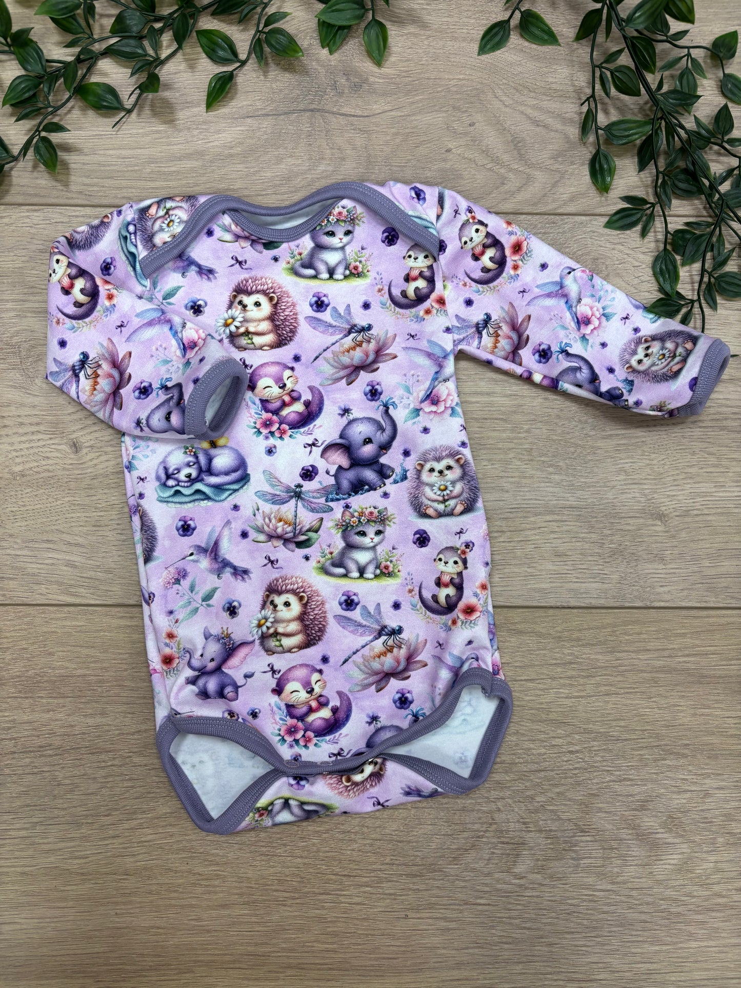 Body m/ søde lilla dyr, str 56 💜