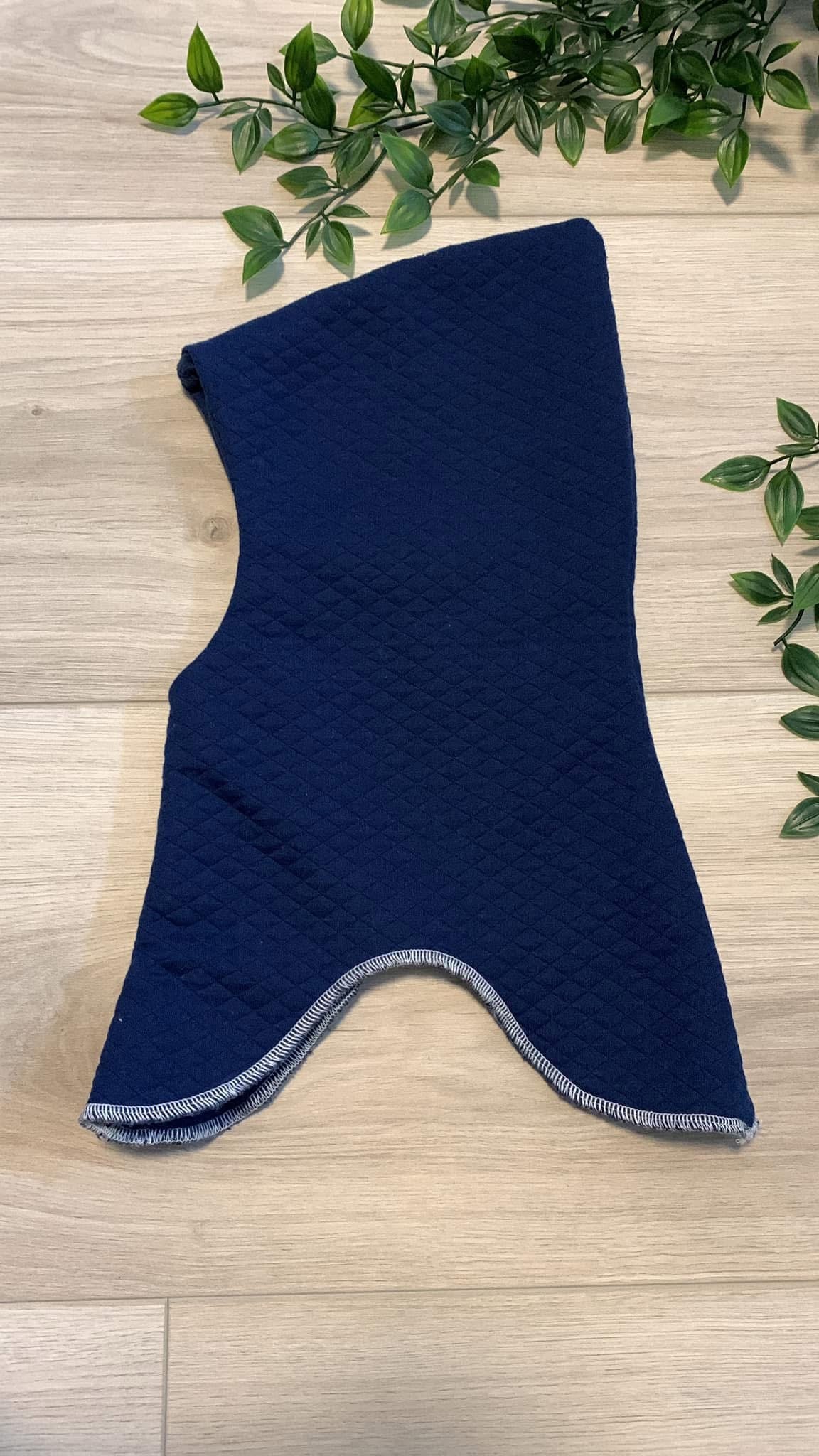 Elefanthue i marineblå quilt, str 92/98/104 💙