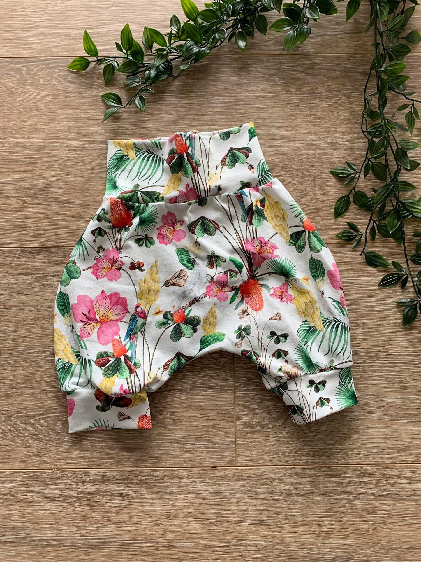 Shorts m/ blomster, str 74/80 🌸