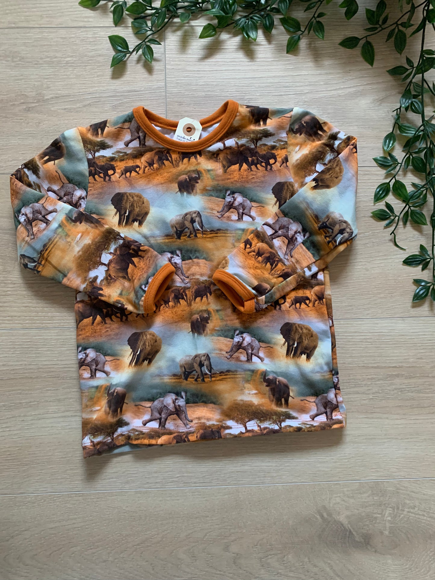 Trøje m/ elefanter, str 92/98 🐘