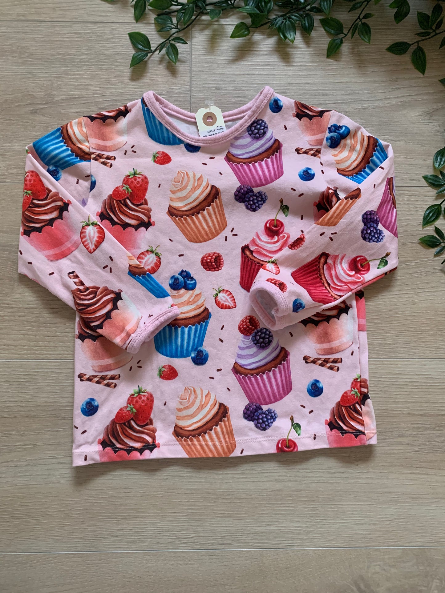 Trøje m/ cupcakes, str 80/86 🧁