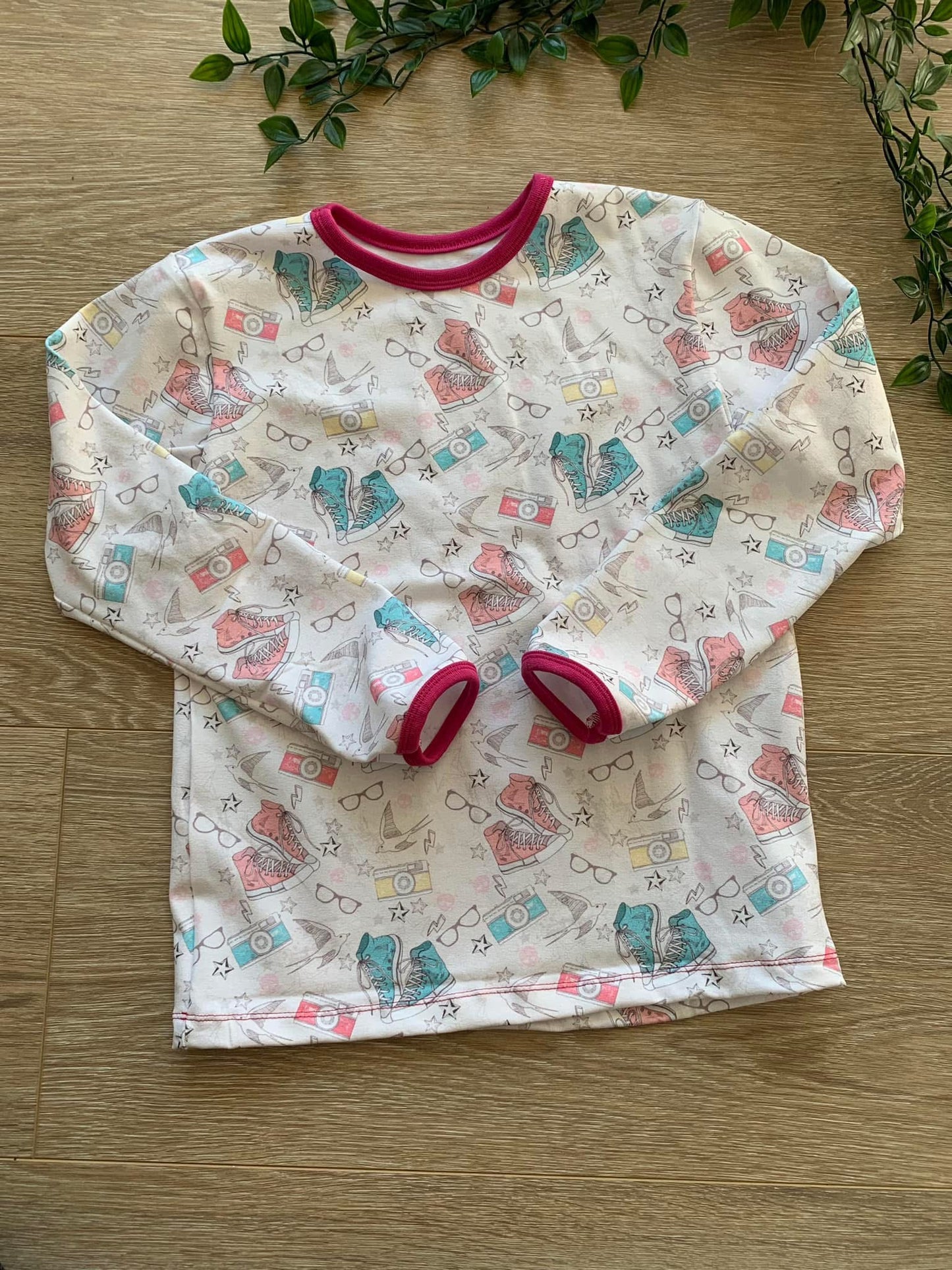 Trøje m/ converse, str 128/134 ❤️