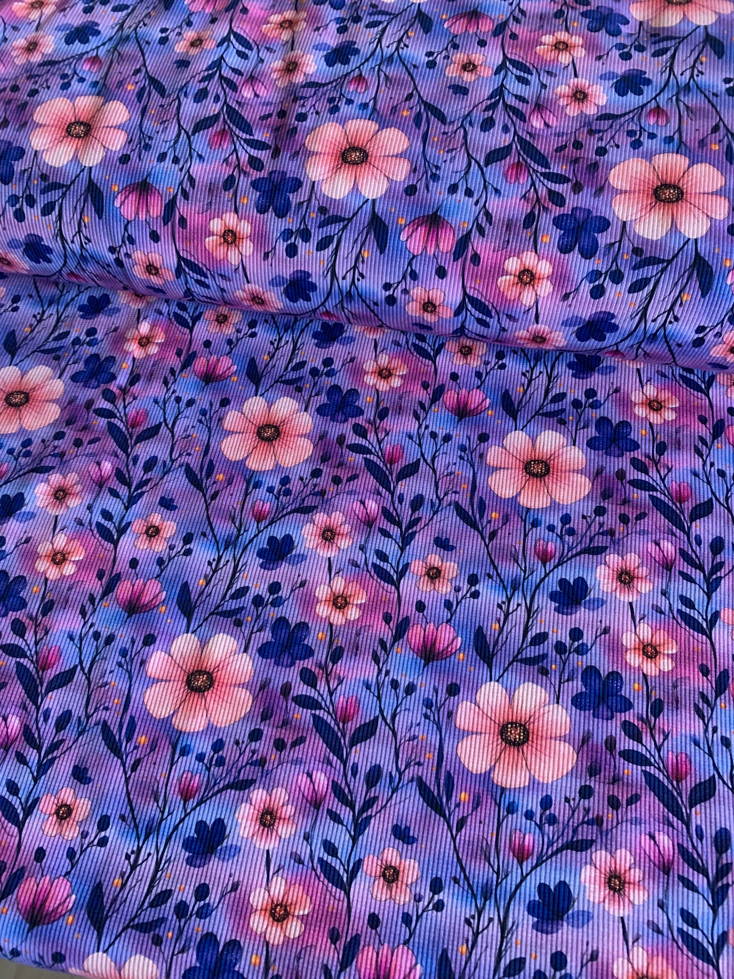 Lyserøde blomster m/ lilla bagg. 🌸