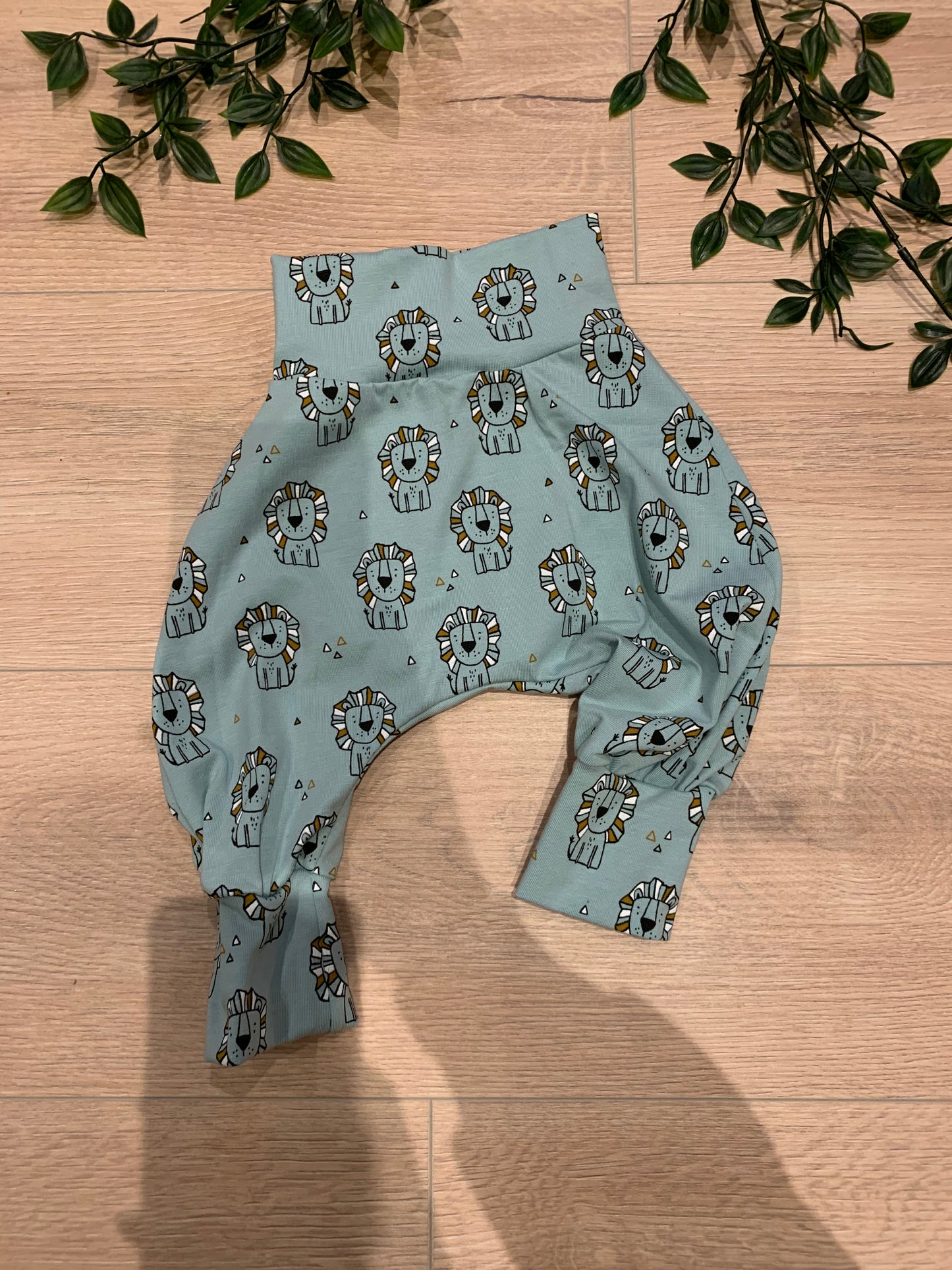Bukser str 50/56 m/ mint løver 🦁