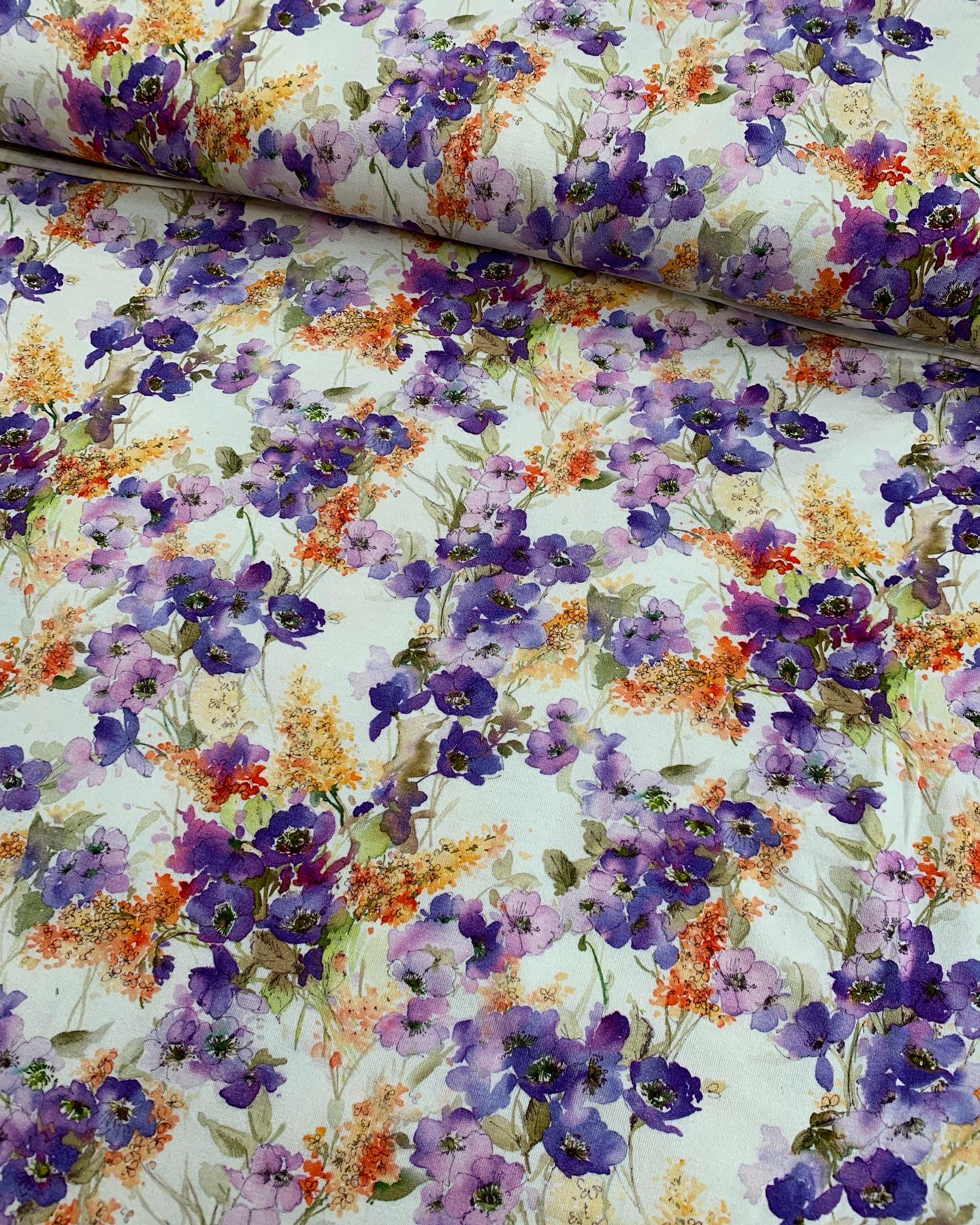 Lilla blomster viscose