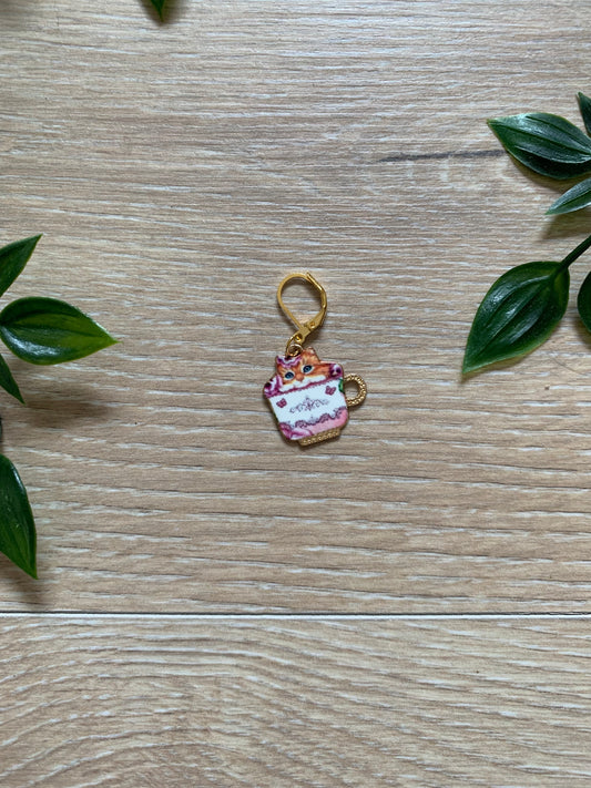 Maskemarkør, orange kat i mønstret kop 🌸