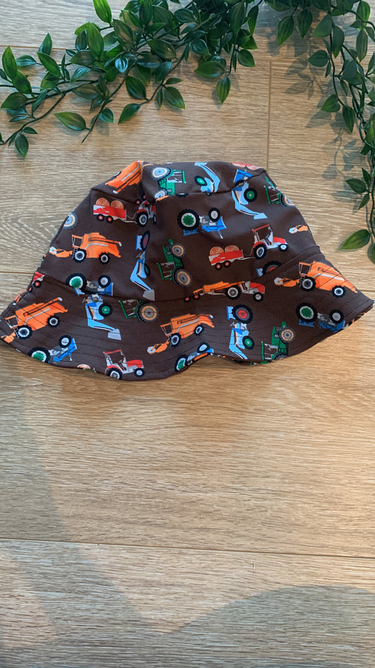 Bøllehat m/ maskiner, onesize 🚜