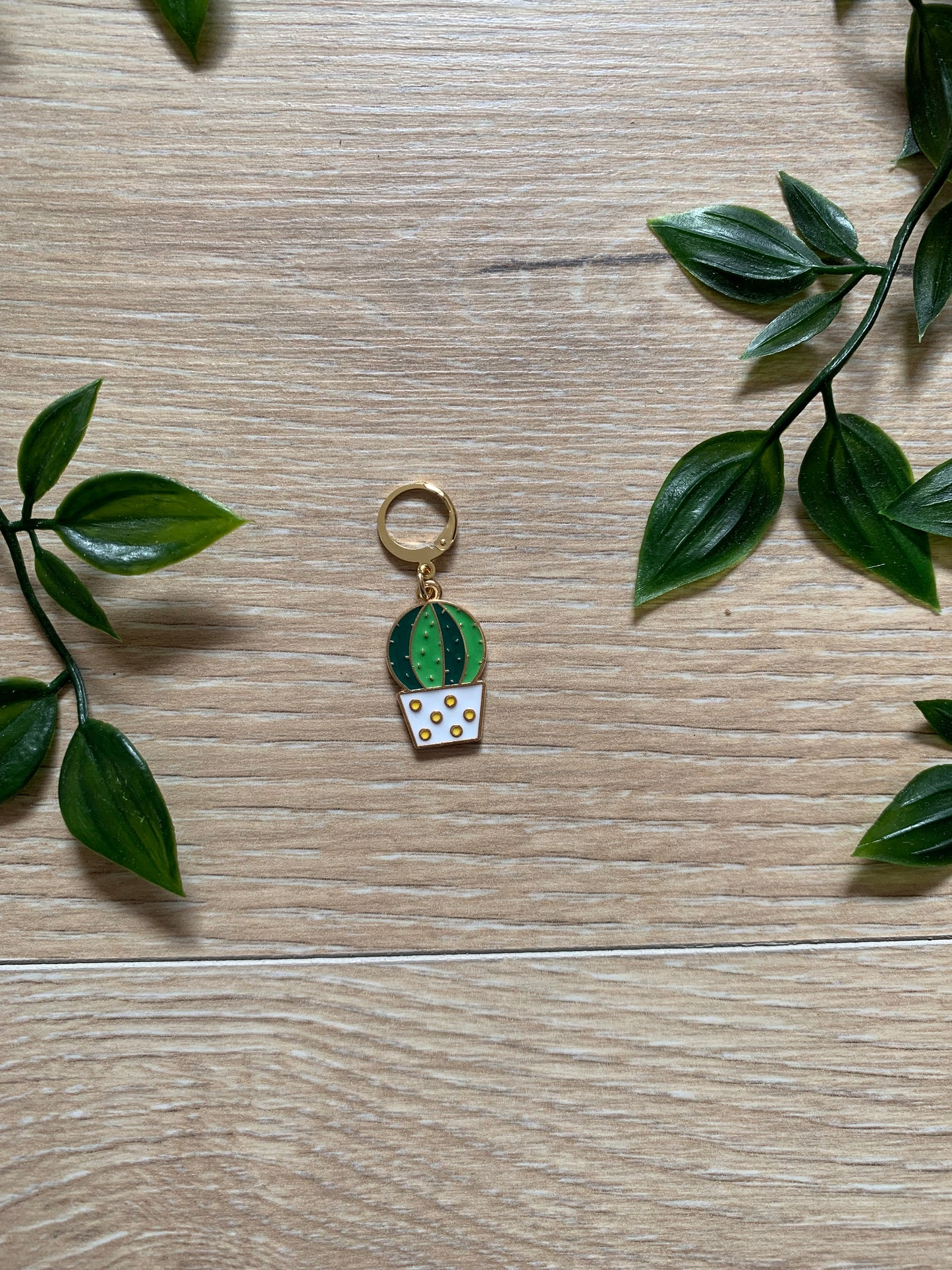 Maskemarkør, kaktus i hvid og guld potte 🌵