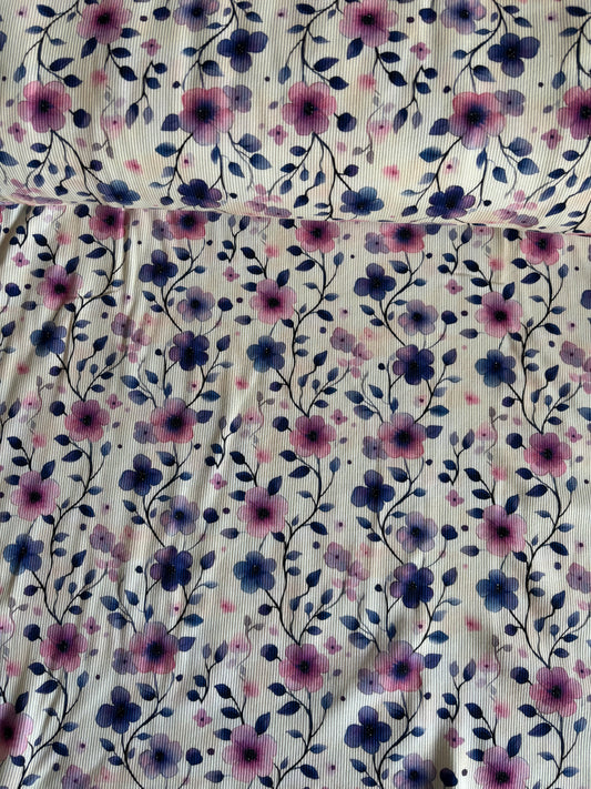 Blomster i lilla nuancer i rib