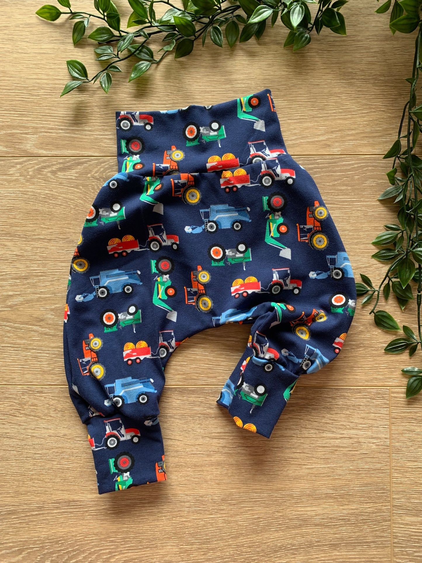 Bukser m/ maskiner, str 50/56 🚜