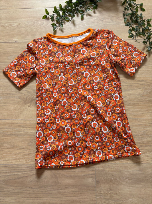 T-shirt dame m/ retro orange blomster, str s 🧡
