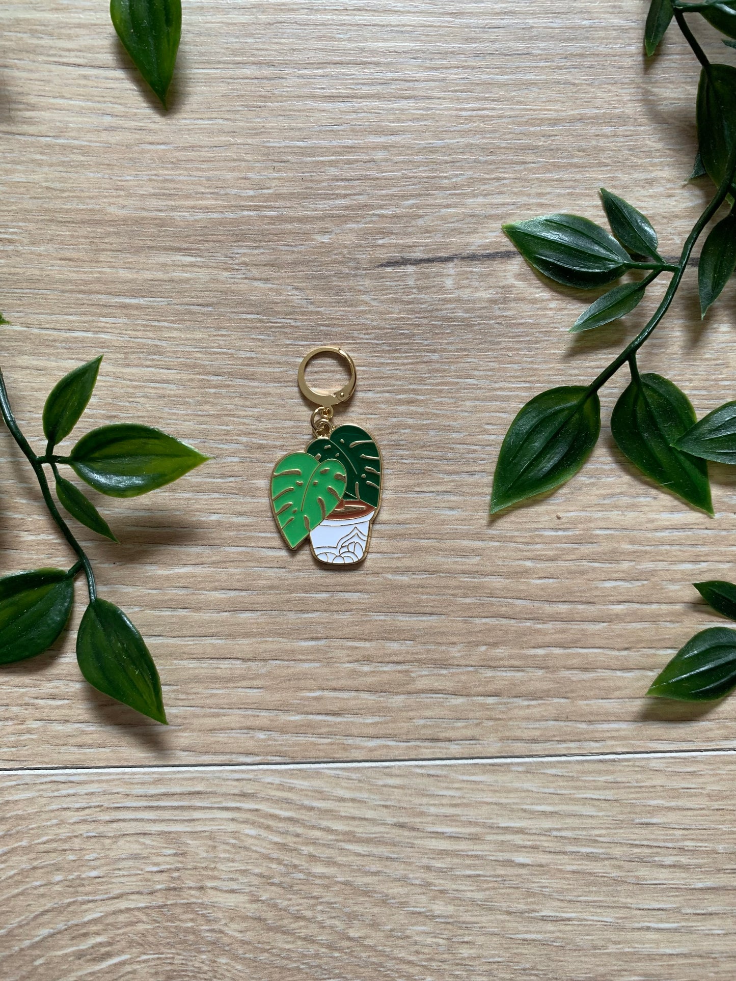 Maskemakør, plante i hvid potte 🍀