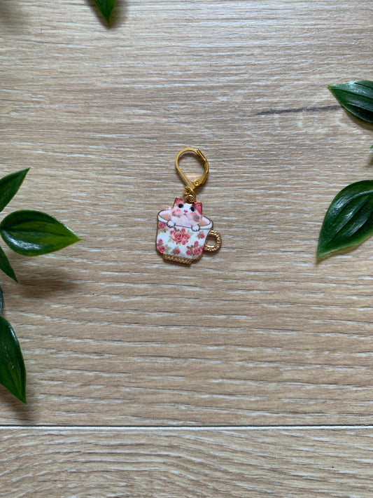 Maskemarkør, hvid kat i blomster kop 🌸