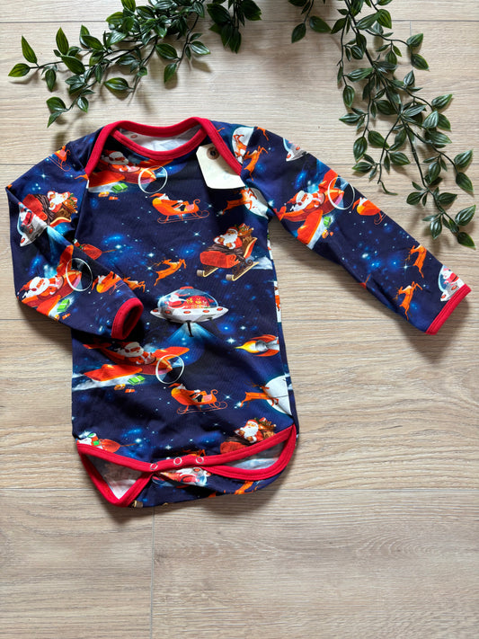 Body m/ julemand i rummet, str 86 🎅🏻