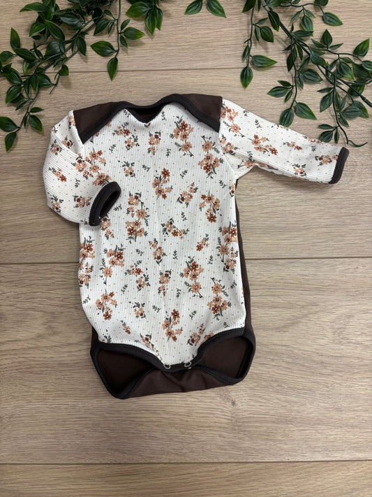 Body m/ brune blomster i rib, str 50 🍁