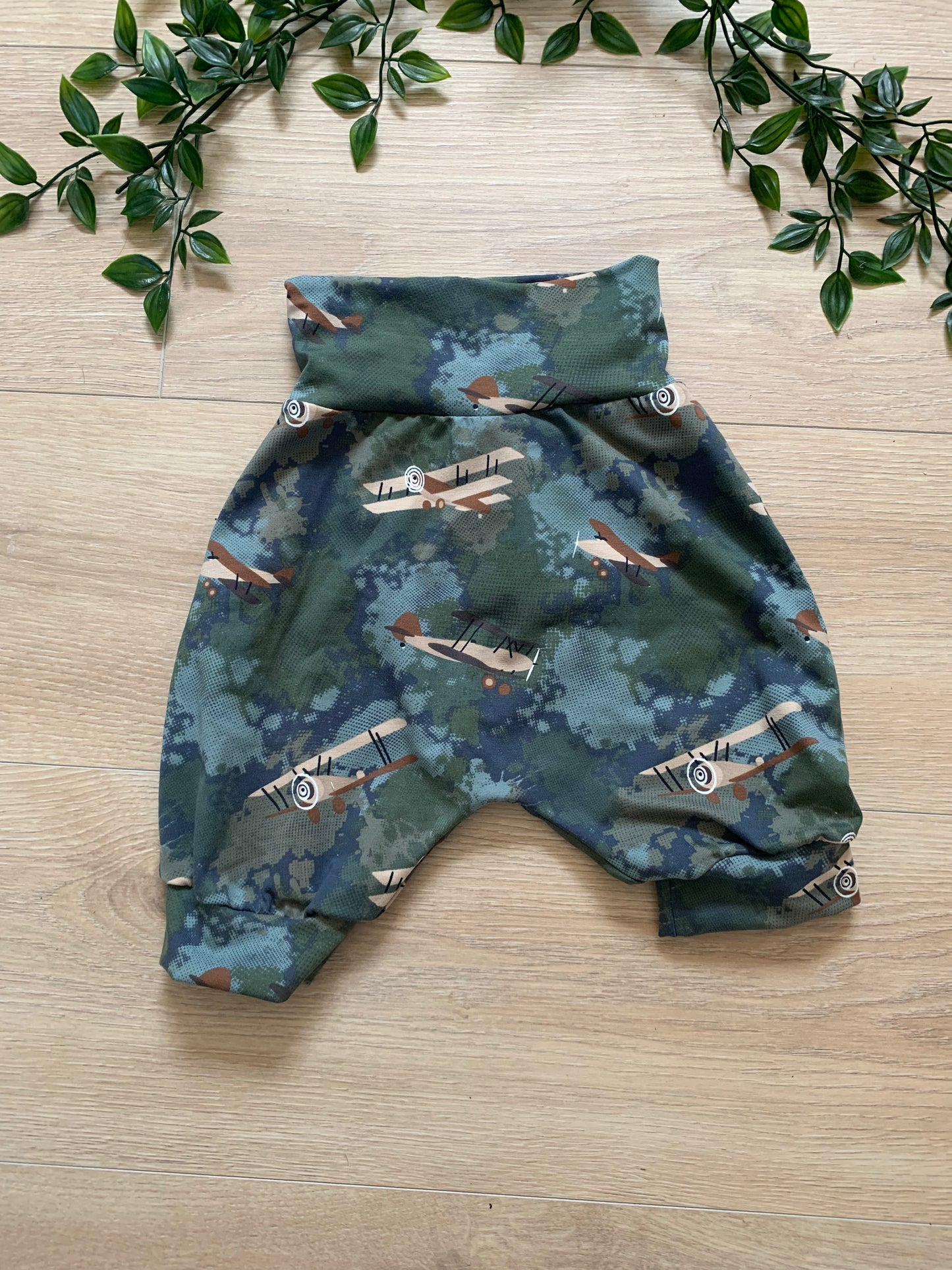 Shorts m/ flyvemaskiner, str 86/92 ✈️