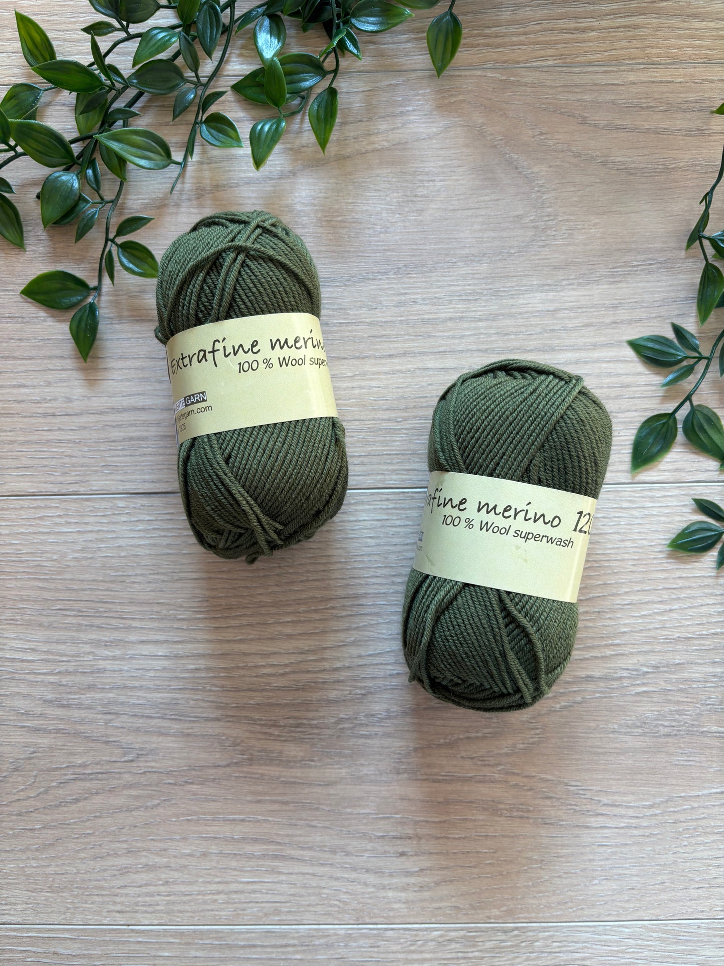Extrafine merino uld 120, army 🌱