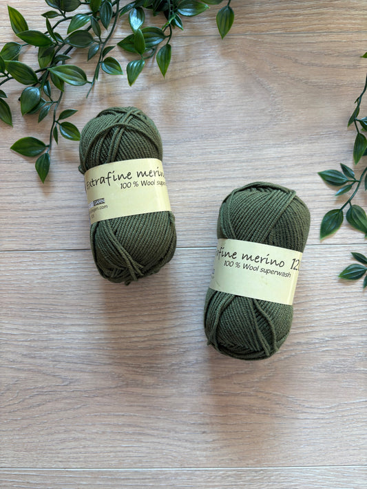 Extrafine merino uld 120, army 🌱