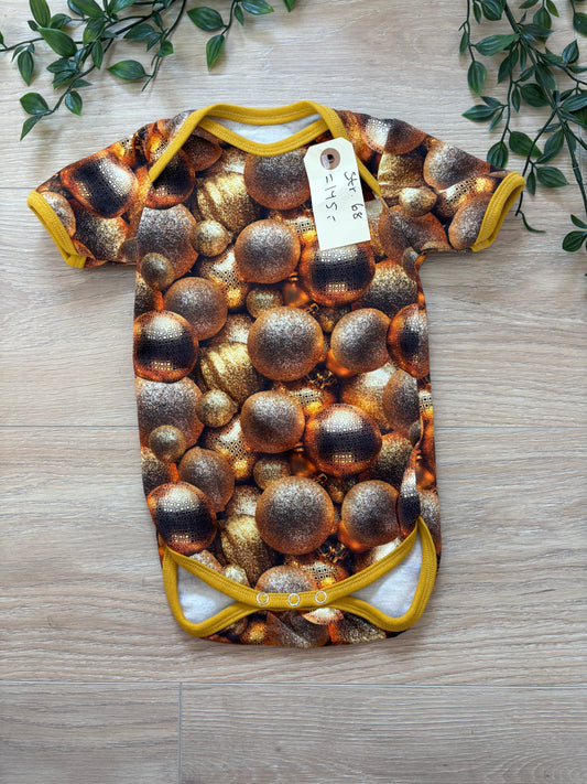 Body m/ korte ærmer m/ guld kugler, str 74 🎄