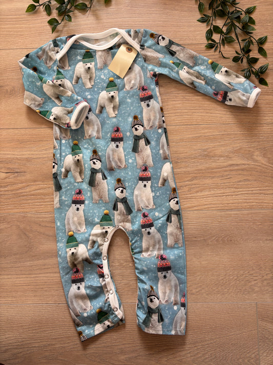 Heldragt m/ isbjørn m/ hat, str 80 🎄