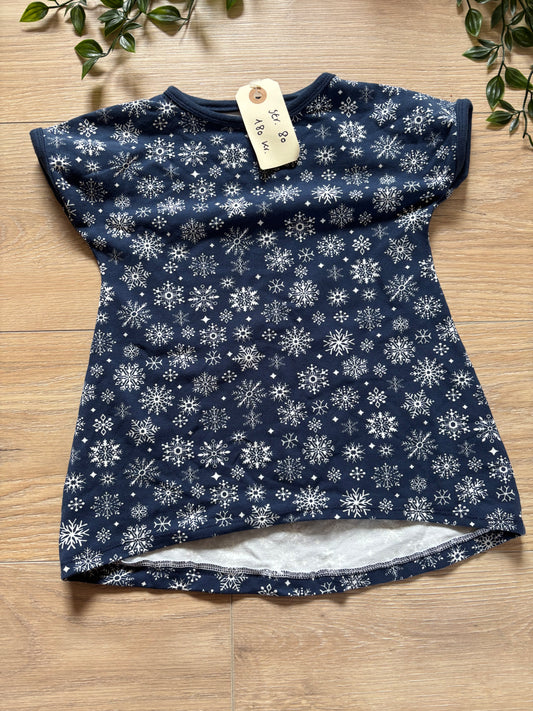 Hverdags kjole m/ korte ærmer m/ blå snefnug, str 80 ❄️