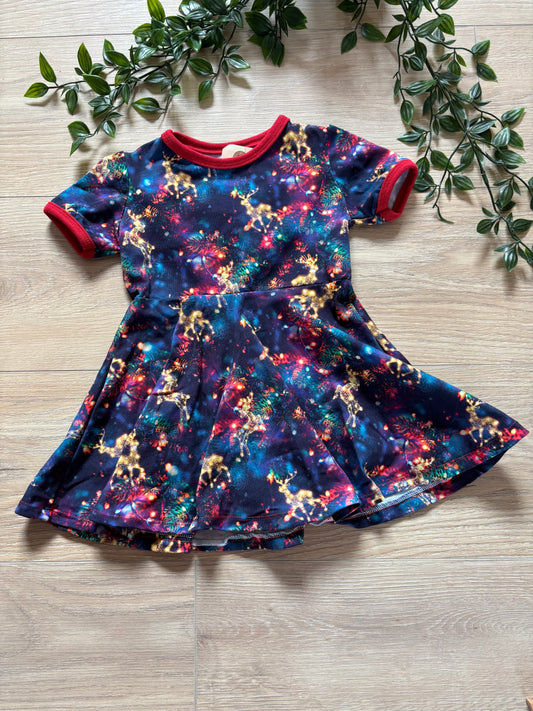 Kjole m/ lys rensdyr, str 80 🎄