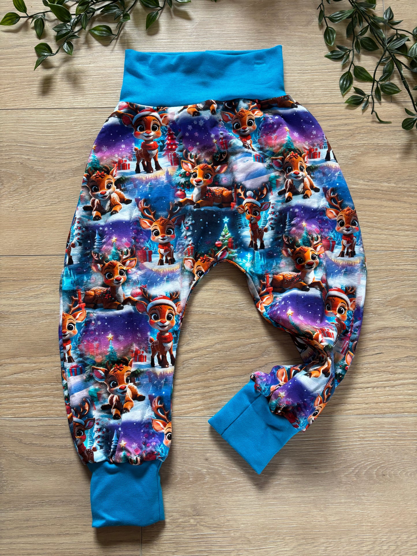 Bukser m/ jule rensdyr, str 98/104 🎄