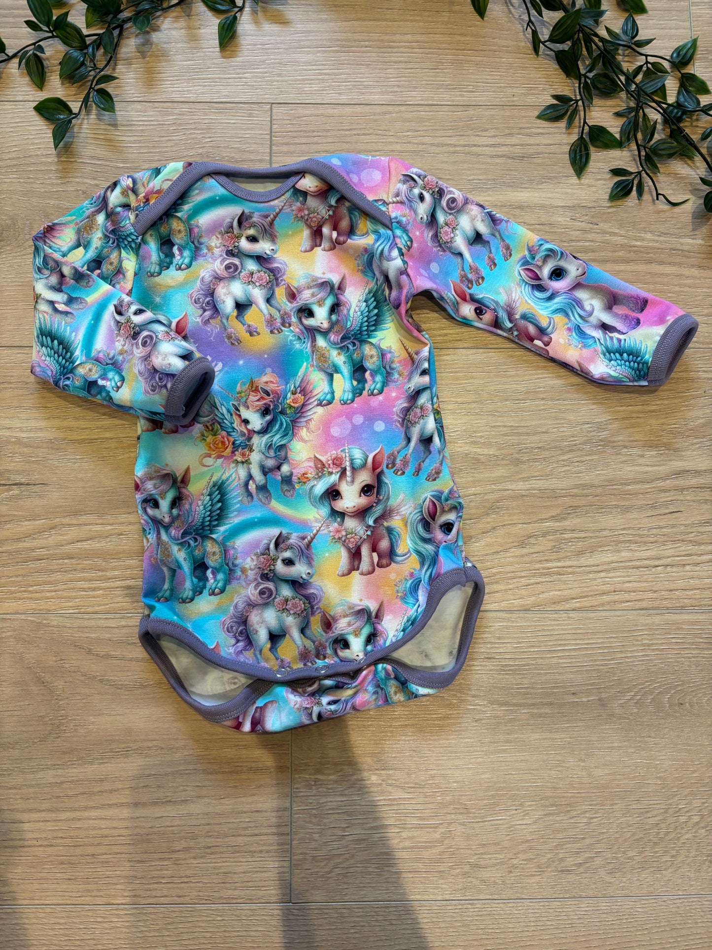 Body m/ enhjørning, str 68 🦄