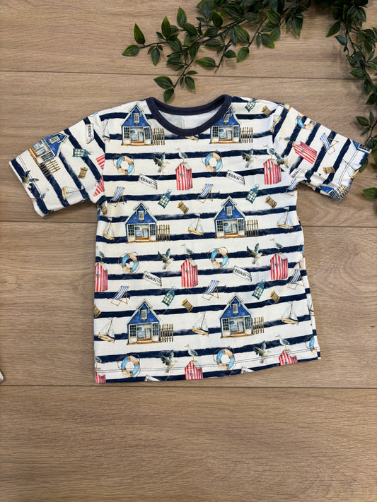 T-shirt m/ sejl tema, str 104/110 ⚓️