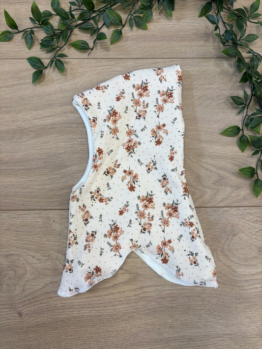 Elefanthue m/ brune blomster i rib, str 56/62 🍂