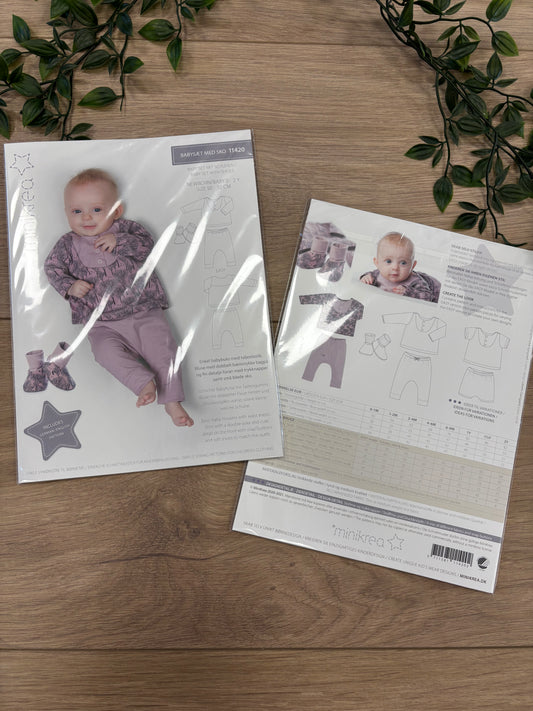 Minikrea baby sæt m/ sko, str 0-2 år 👶🏻