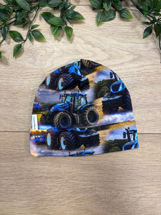 Top hue m/ blå traktor, str 56/62 🚜
