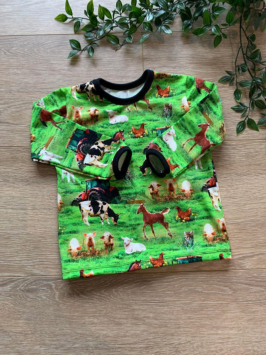 Trøje m/ bondegård, str 80/86 🐴