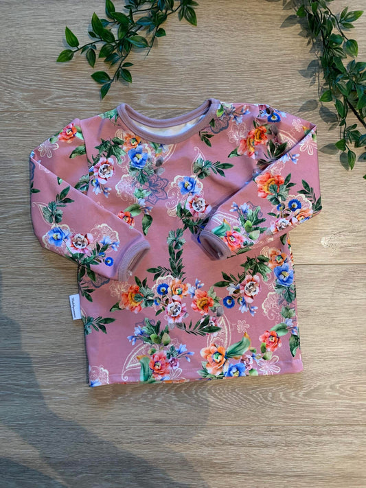 Trøje m/ rynk i skulder m/ blomster, str 92/98 🌸