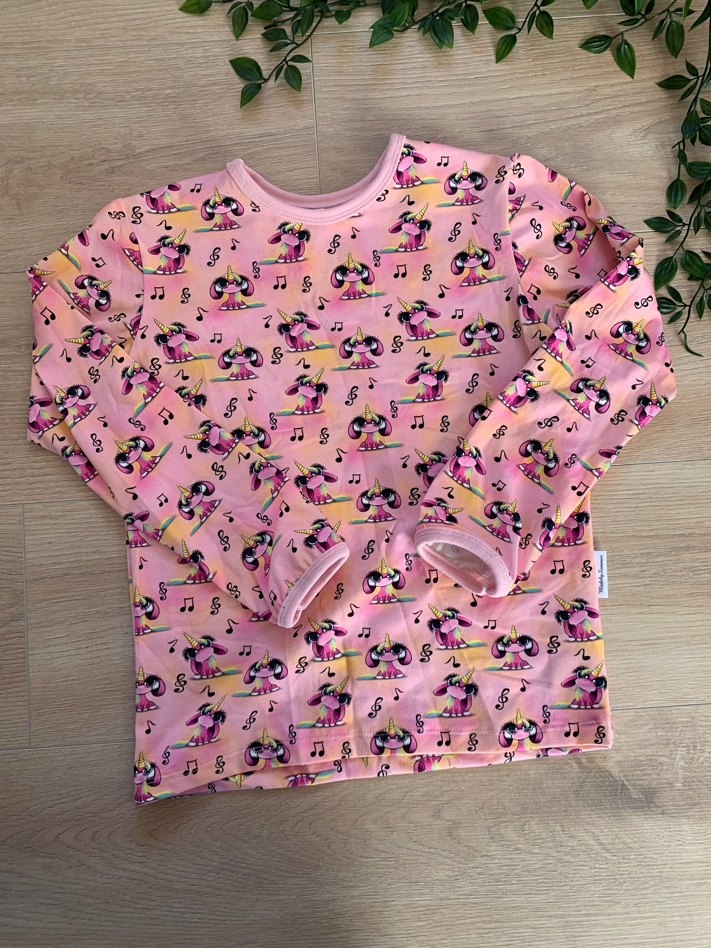 Trøje m/ enhjørninger, str 128/134 🦄