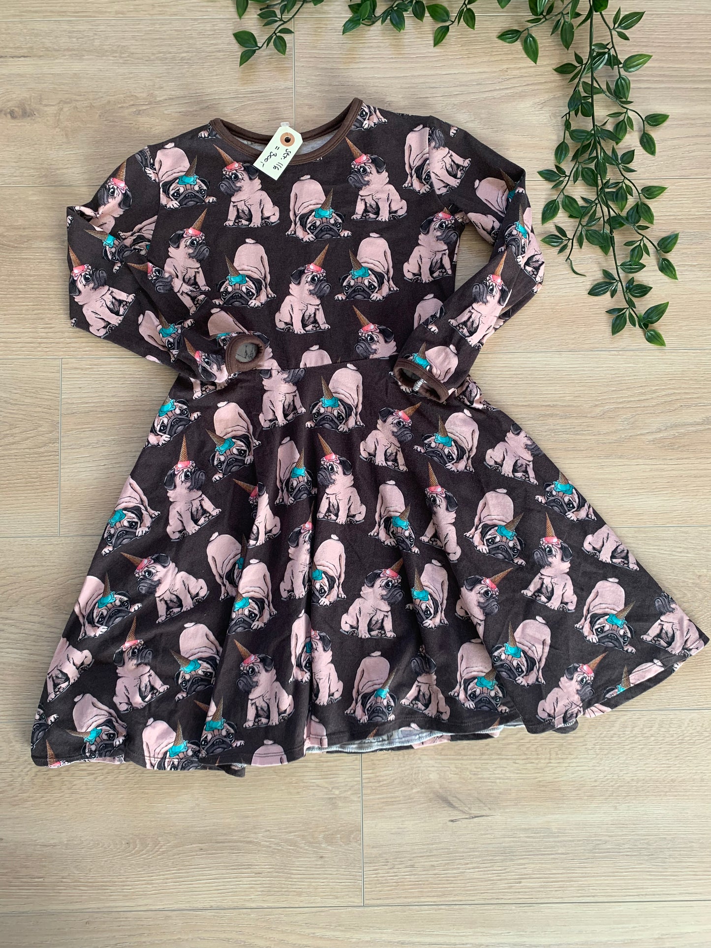 Svingkjole m/ mopse, str 116 🤎