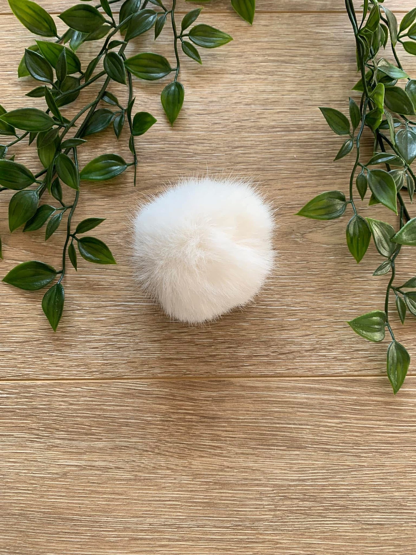 Hvid kvast, 80mm akryl silk 🕊️