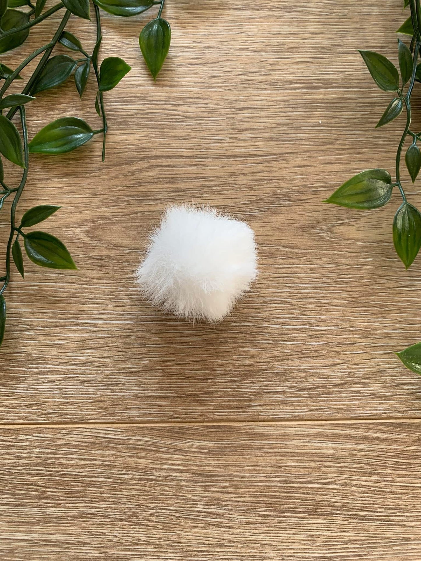 Hvid kvast, 50mm akryl silk 🕊️