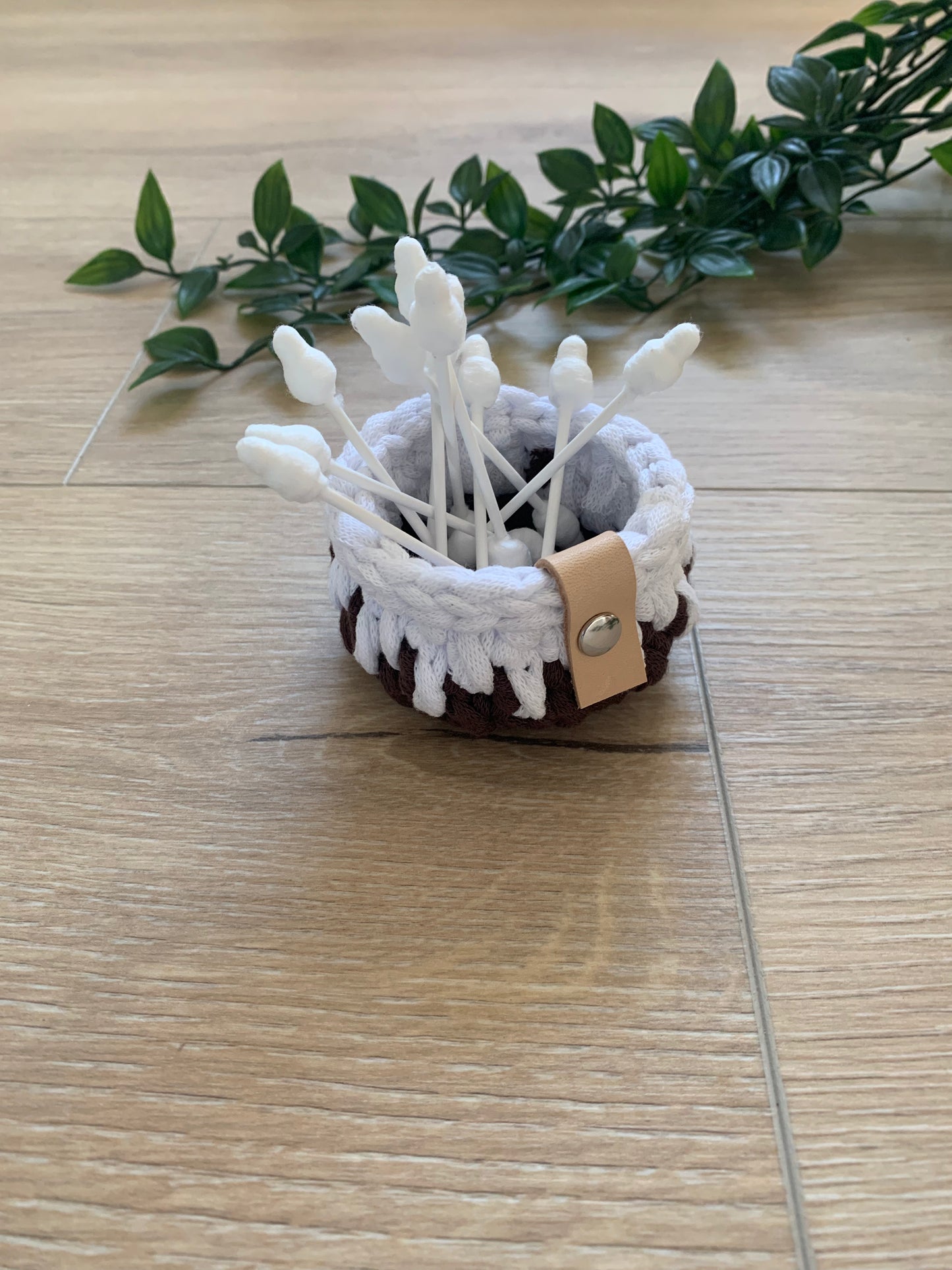 Mini kurv i brun og hvid 🤎